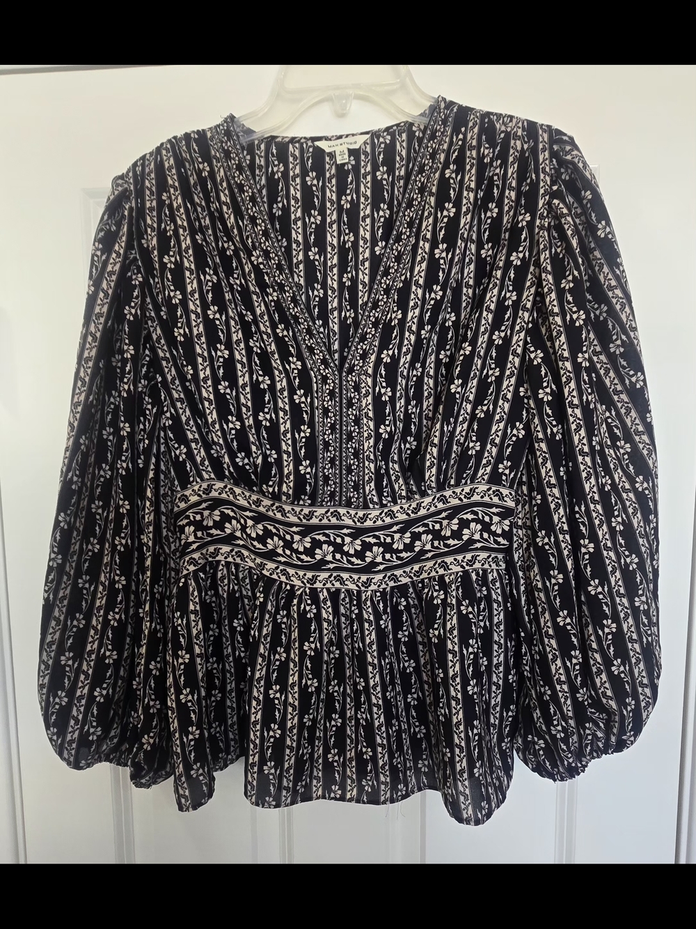 Max Studio Black & White V-Neck Printed Peasant Blouse, Size Medium